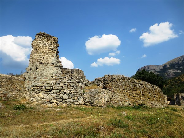 Руины крепости-замка «Фуна» 1423 г